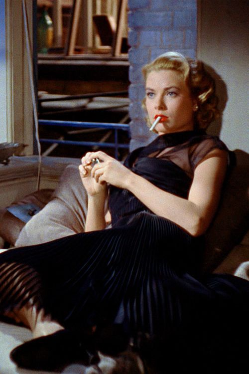 Grace_Kelly_in_Rear_Window__1954..jpg