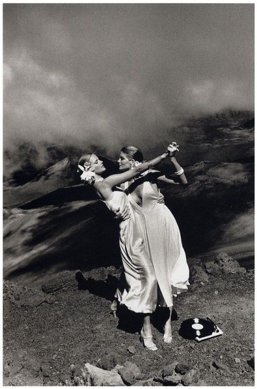 Helmut_Newton__Patti_Hansen_and_Rene_Russo__U.S._Vogue__Maui__Hawaii_1974.jpg