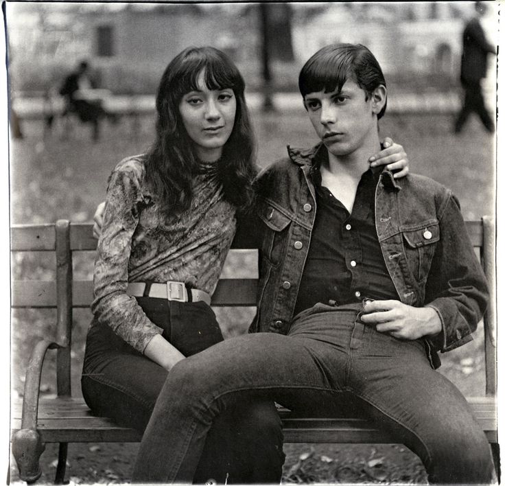 _Couple_in_Washington_Square_Park___1965._Photo___Diane_Arbus..jpg