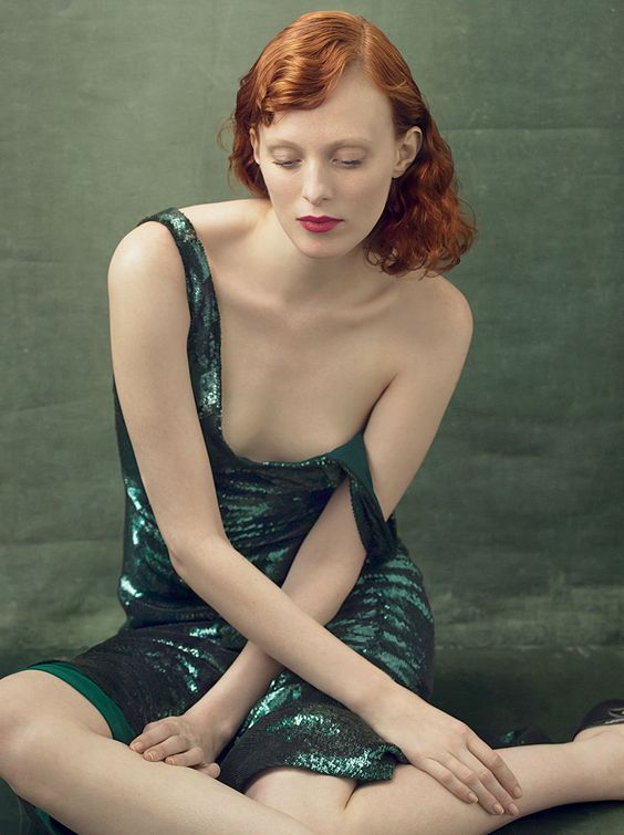 Karen_Elson_by_Annie_Leibovitz_for_Vogue_US_August_2014.jpg