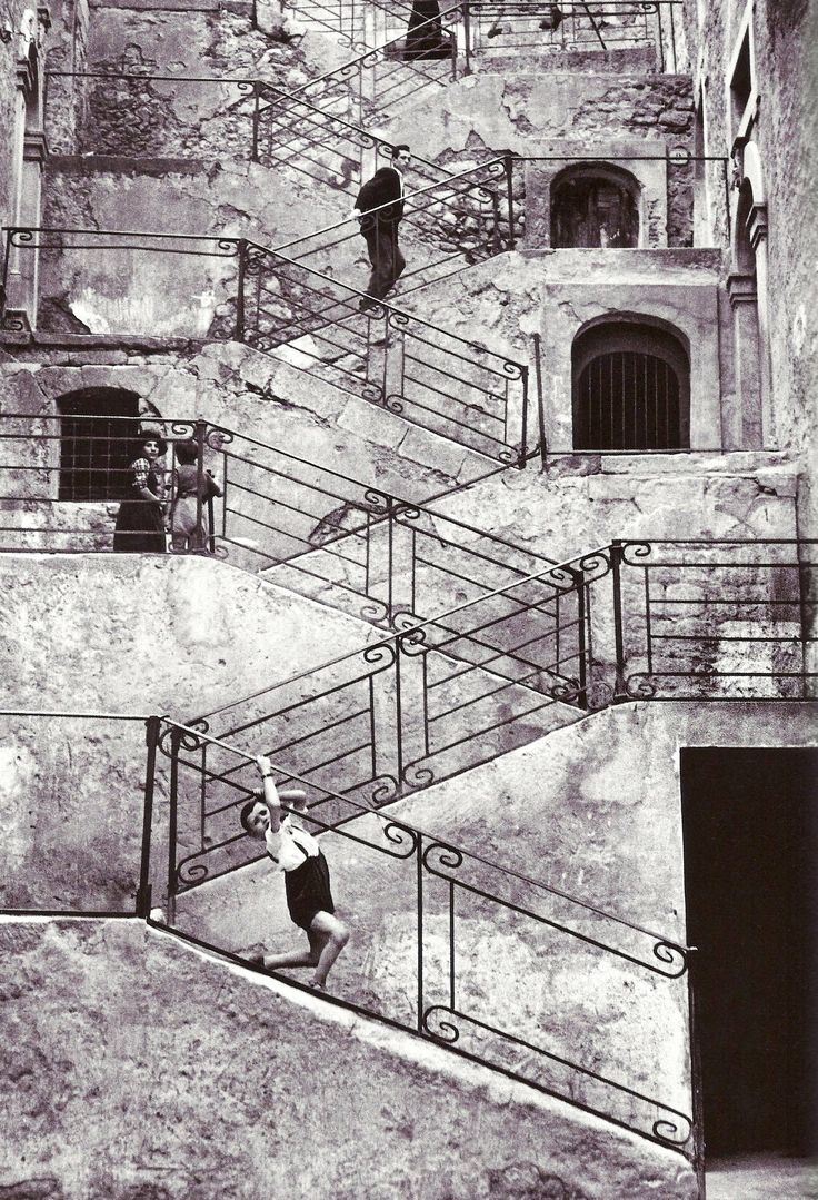 Ren___Burri___Escaliers_dans_les_rues_de_Leonforte__Sicile__1956..jpg