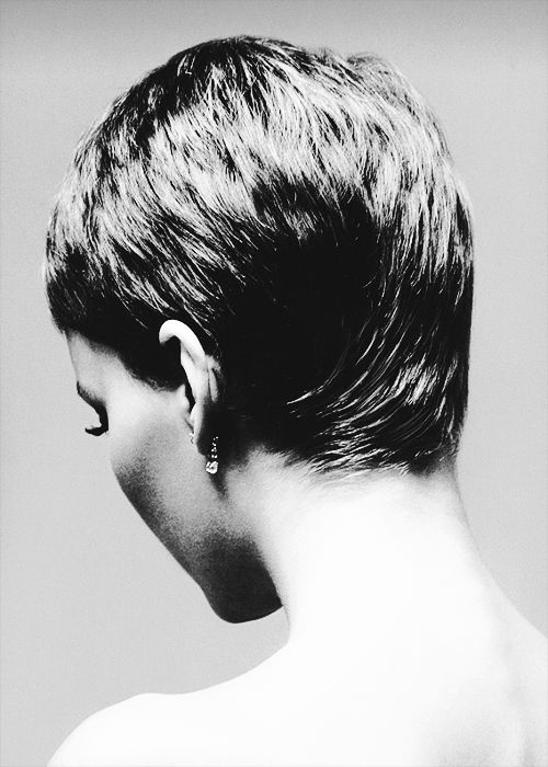 Mia_Farrow_photographed_by_Richard_Avedon__1966..jpg