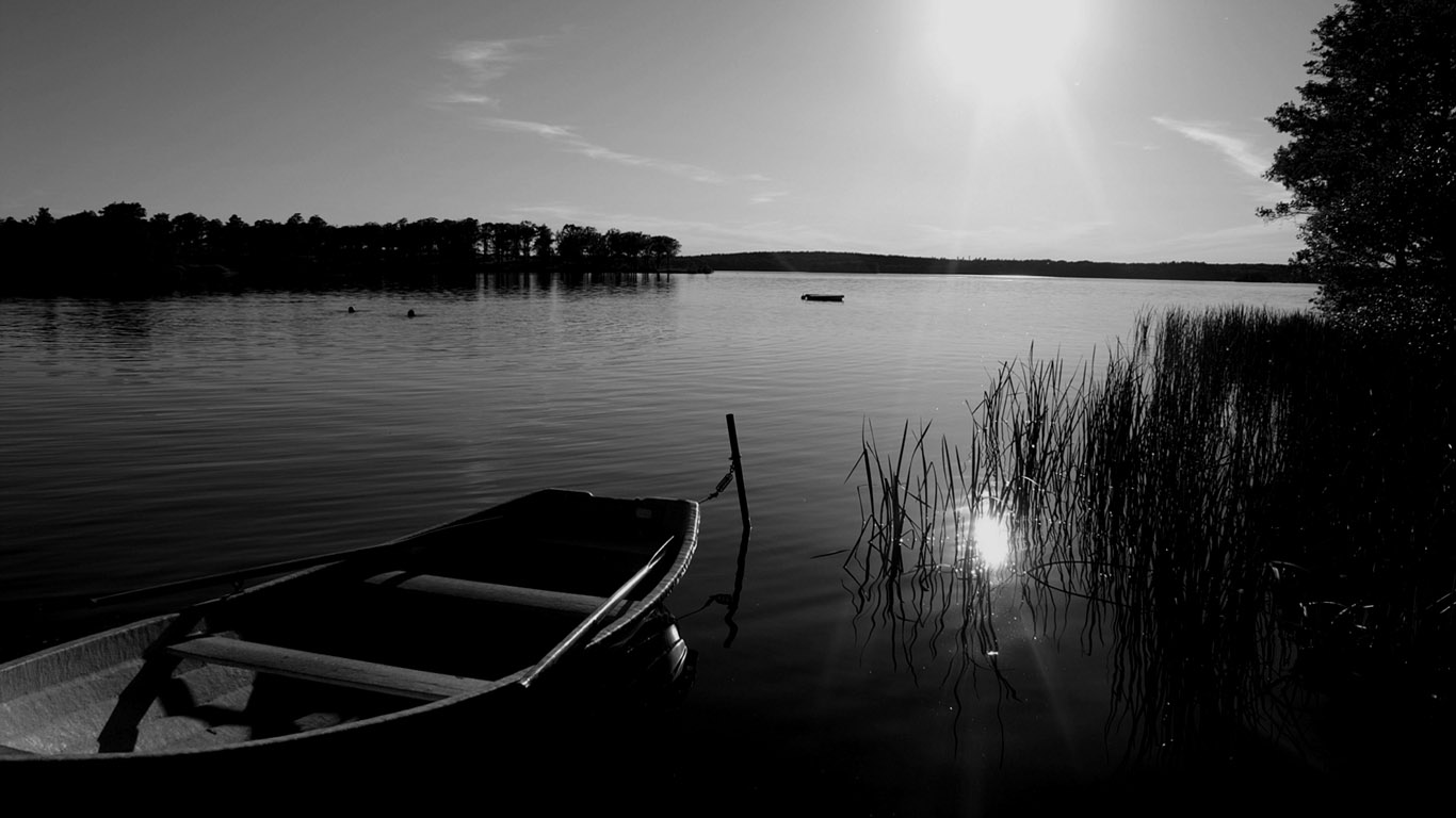 Black_White_Nature_Image1111111111111111111111111.jpg