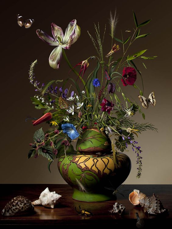 Bas_Meeuws___contemporary_Dutch_flower_still_life_photography.jpg