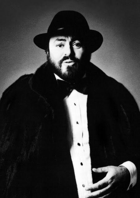 Pavarotti_by_Annie_Liebovitz.jpg