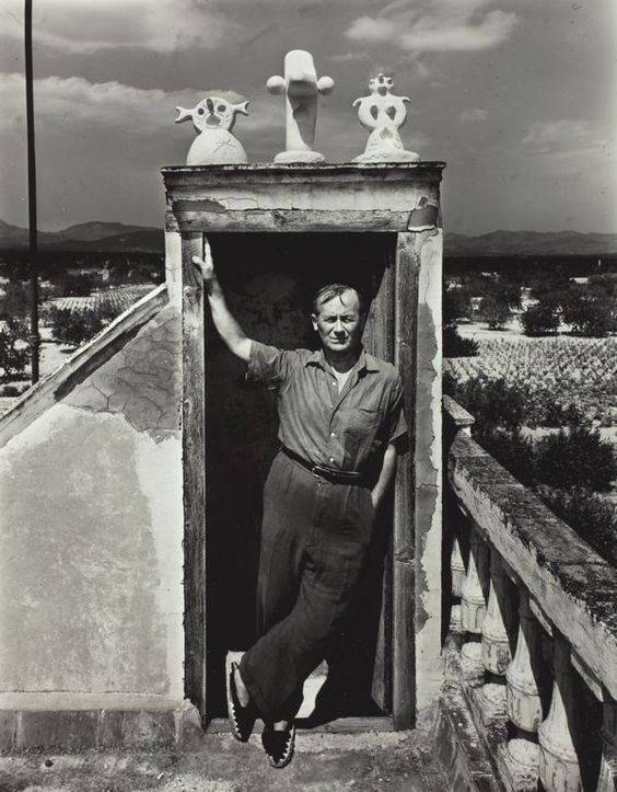 Joan_Mir___on_his_Studio_Roof__Montroig__Spain__1948._Photographed_by_Irving_Penn..jpg