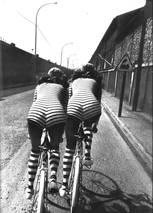 Photo_by_Helmut_Newton._Vogue_Paris__1971.jpg