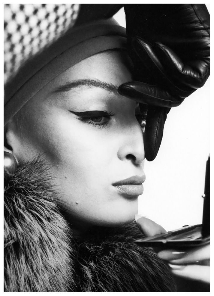 Nena_von_Schlebrugge___Uma_Thurman_s_mother__photo_by_Richard_Avedon__New_York__September_1962.jpg