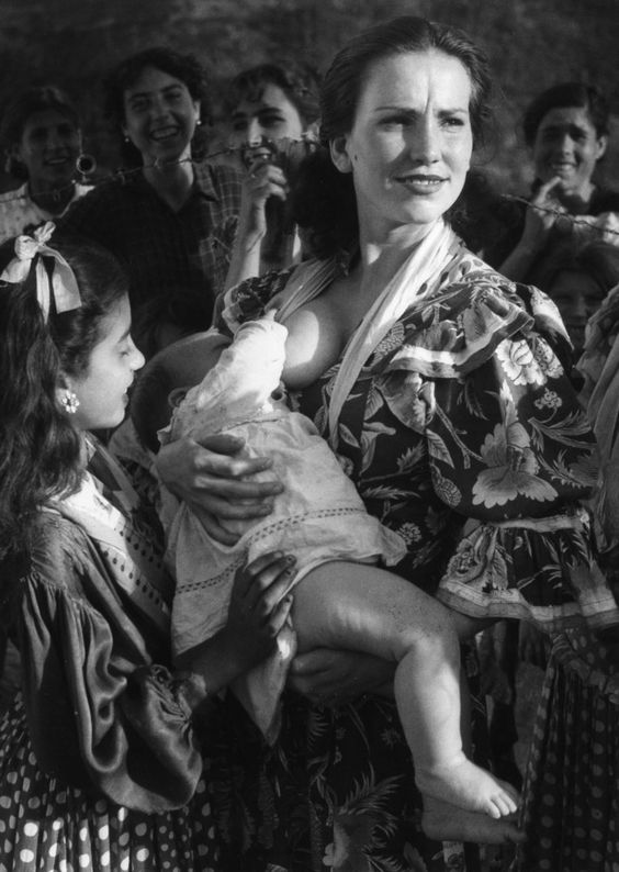 Jean_Dieuzaide___The_gypsy_of_Sacro_Monte__Grenada__1951..jpg