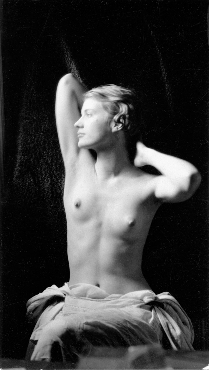 Lee_Miller_by_Man_Ray..jpg