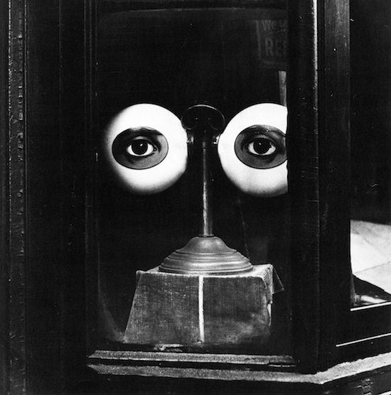 Optician_s_Window____Irving_Penn_c._1939.jpg
