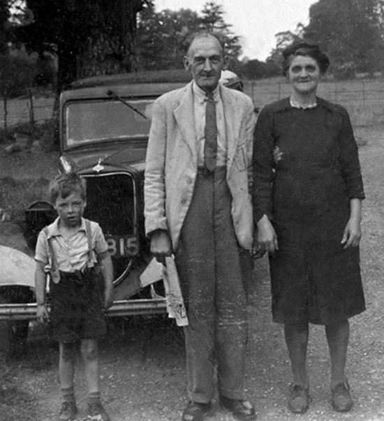 creepy_vintage_photos_old_couple_dirty_boy.jpg