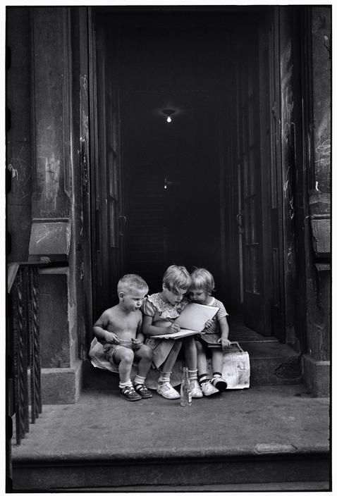 New_York__1950._By_Elliott_Erwitt.jpg