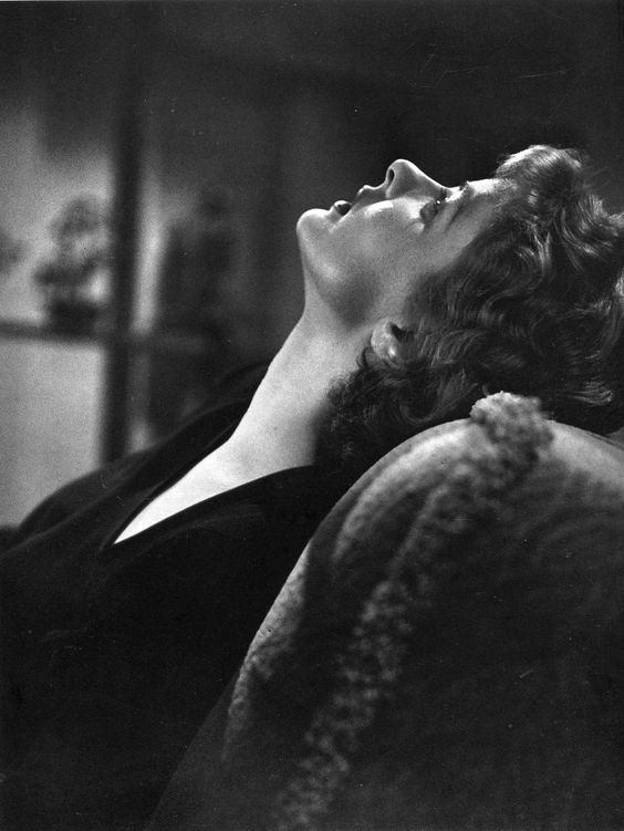 Ingrid_Bergman_by_Robert_Capa.jpg