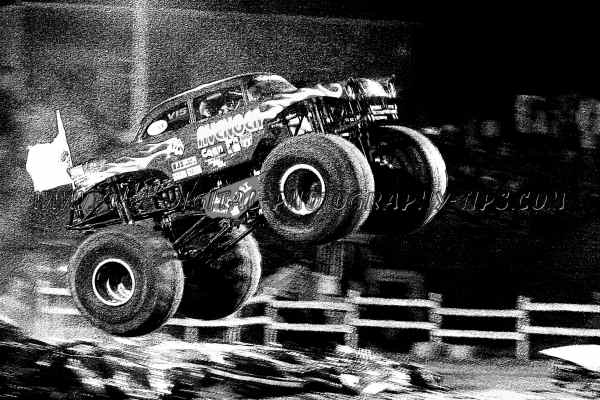 aug27_05_monster_trucks_action_sports_digital_photography_11rt.jpg