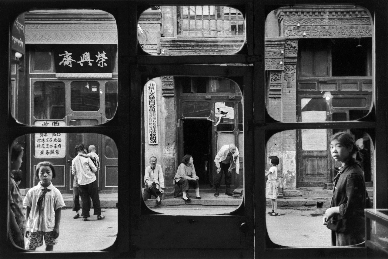 Photo_by_Marc_Riboud.jpg