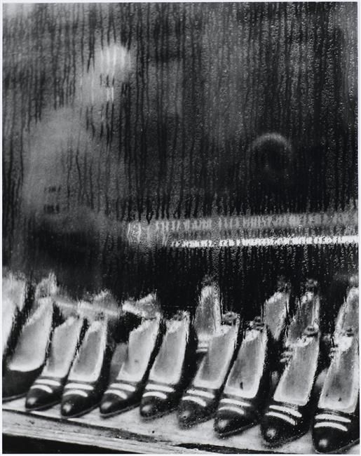 Sabine_Weiss__Showcase__1950.jpg
