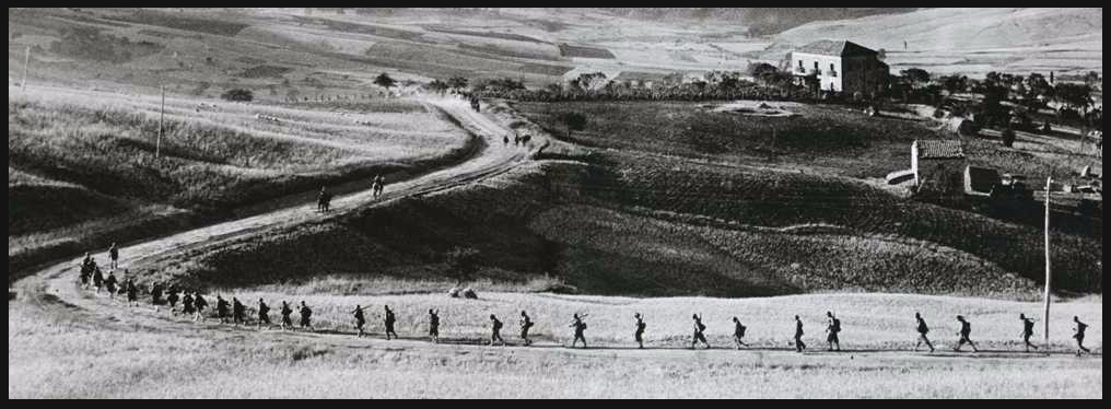 American_troops_in_Sicily__1943__by_Robert_Capa..png