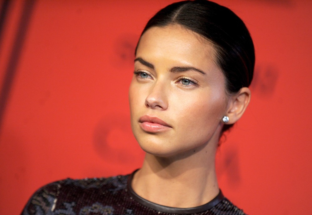 adriana_lima_2013_cfda_awards_03.jpg