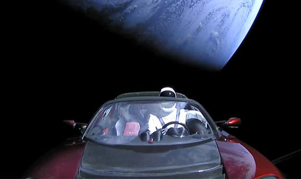 spacex_launch_video_watch_falcon_heavy_tesla_roadster_car_in_space_915453.jpg