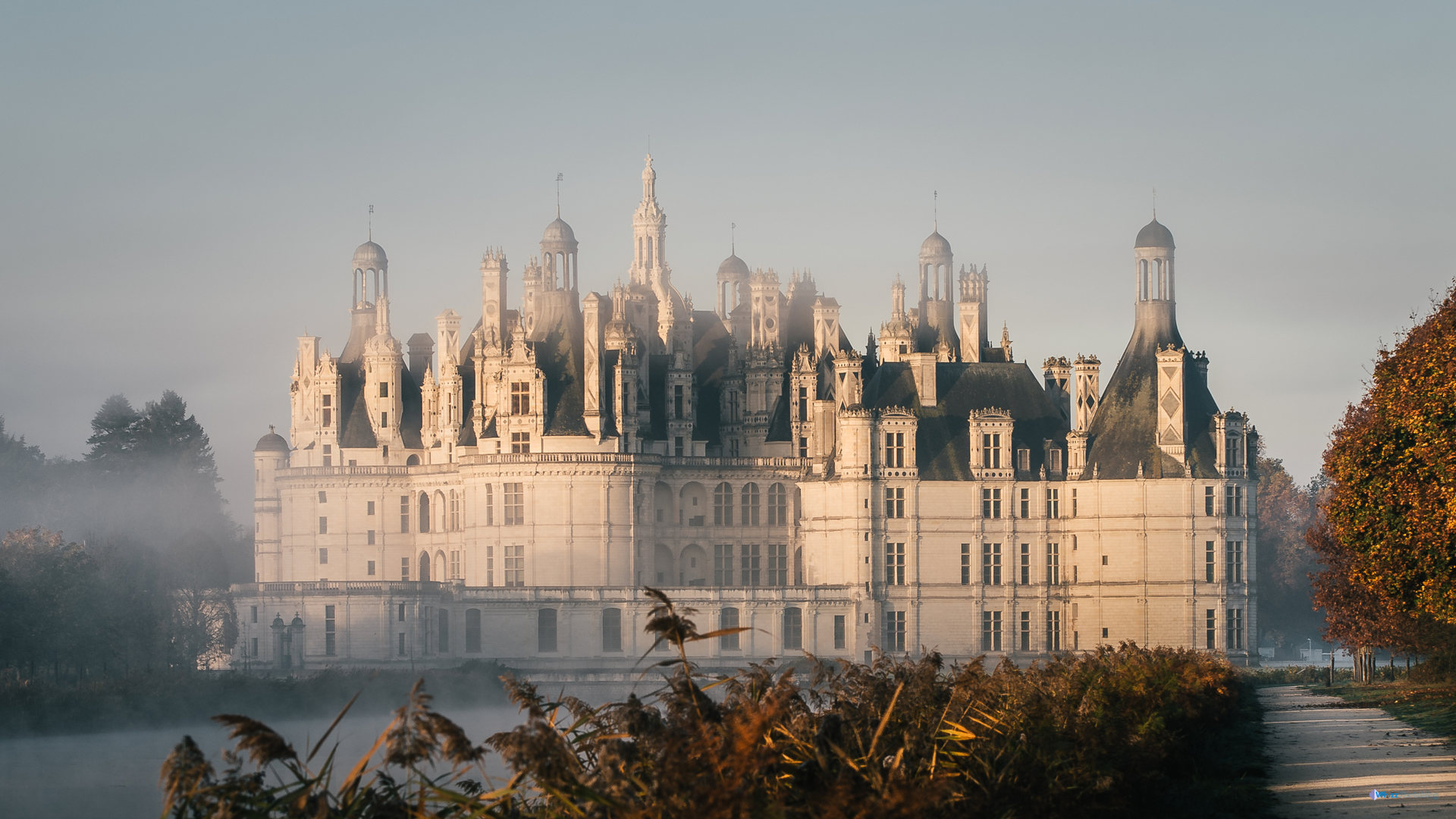 wpid_Chateau_de_Chambord_on_a_november_morning1.jpg