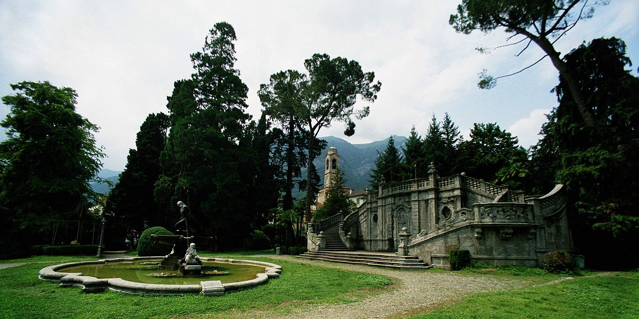1280px_Tremezzo__giardini_pubblici__Ian_Spackman_2007_007_0__.jpg