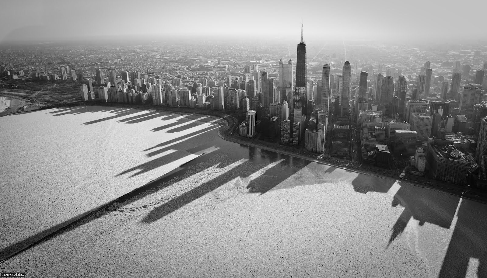 chicago_black_and_white_wallpapers_free_For_Desktop_Wallpaper.jpg