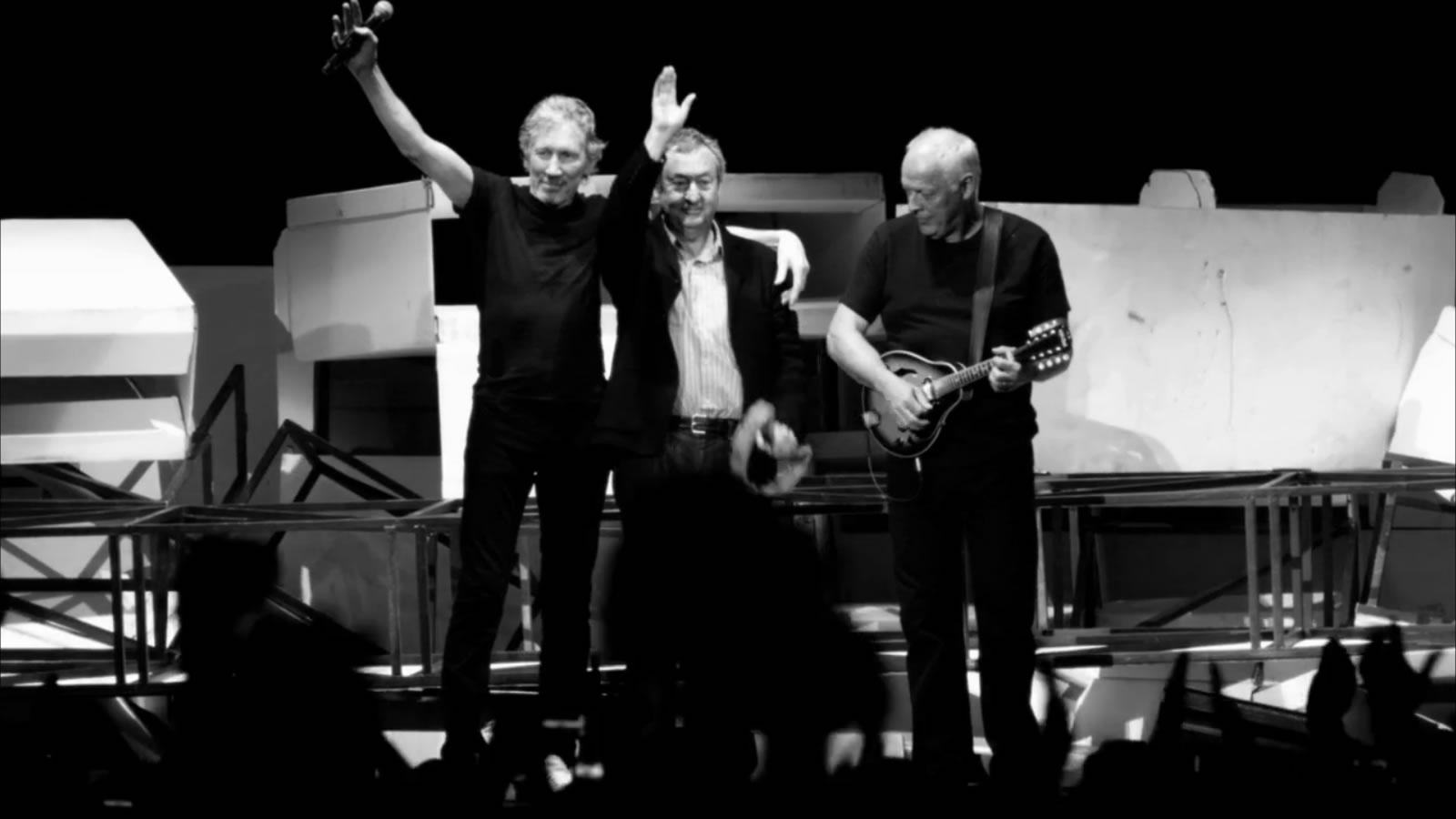 Pink_Floyd_Reunion_Wall_Live_DVD_2011__1_.jpg