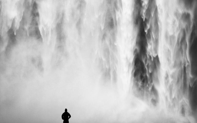 ws_Black_and_White_Waterfall_1600x1200_1.jpg