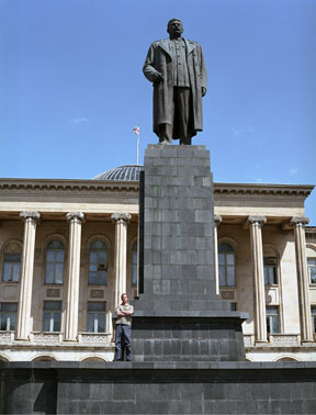 gori_statue.jpg