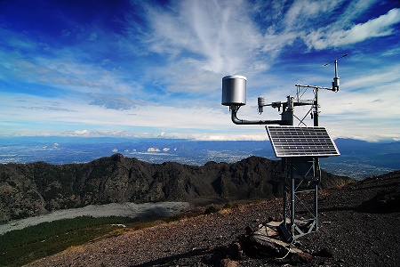 Weather_station_on_Mount_Vesuvius__2437693238_.jpg