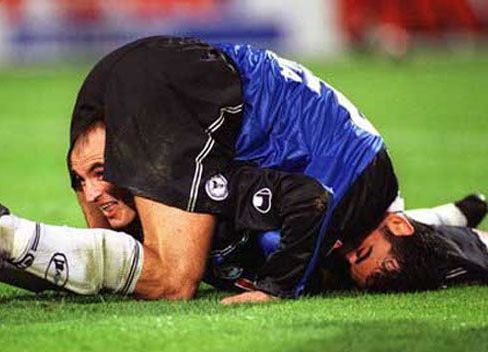 funny_soccer_4_footballpictures_net.jpg