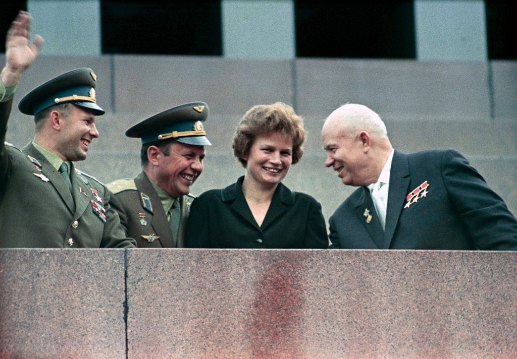 1963_0622_RIAN_archive_159271_Nikita_Khrushchev__Valentina_Tereshkova__Pavel_Popovich_and_Yury_Gagarin_at_Lenin_Mausoleum.jpg
