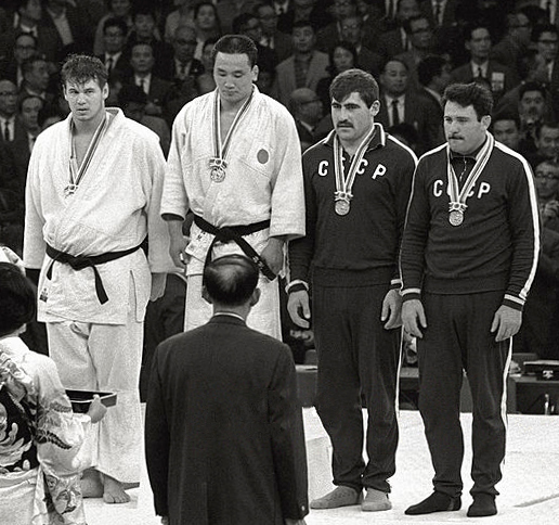 Doug_Rogers__Isao_Inokuma__Parnaoz_Chikviladze__Anzor_Kiknadze_1964.jpg