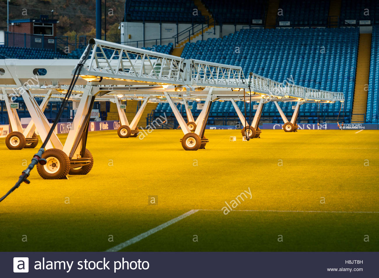 mobile_lighting_rigs_being_used_on_the_pitch_at_sheffield_wednesdays_H8JT8H.jpg