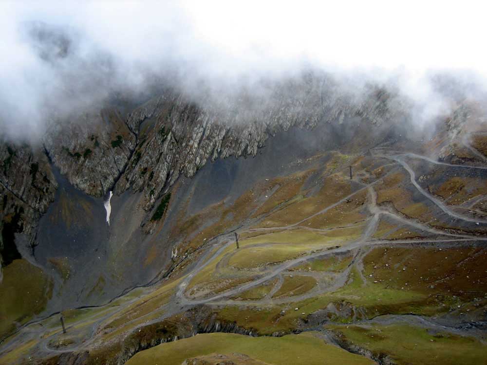 road_behind_abano_pass34.jpg