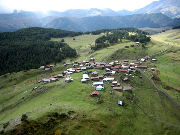 Shenako_a_village_in_Tusheti.jpg