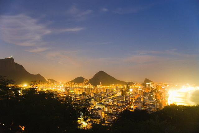 Ipanema_Beach_in_the_Evening.jpg