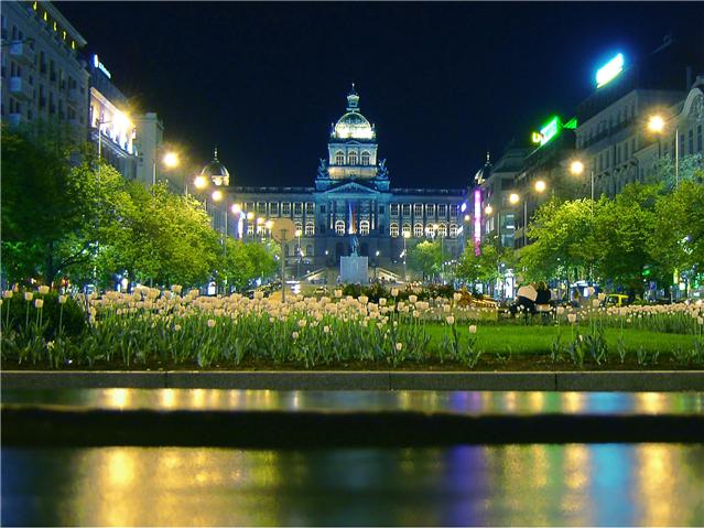 wenceslas_square_prague_museum_bigimage363.jpg