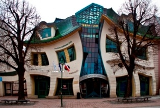 Crooked_House_____Sopot_Poland.jpg