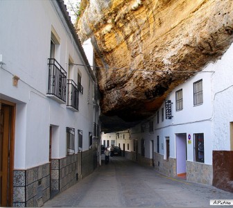 setenil_de_las_bodegas_calle_336x300.jpg