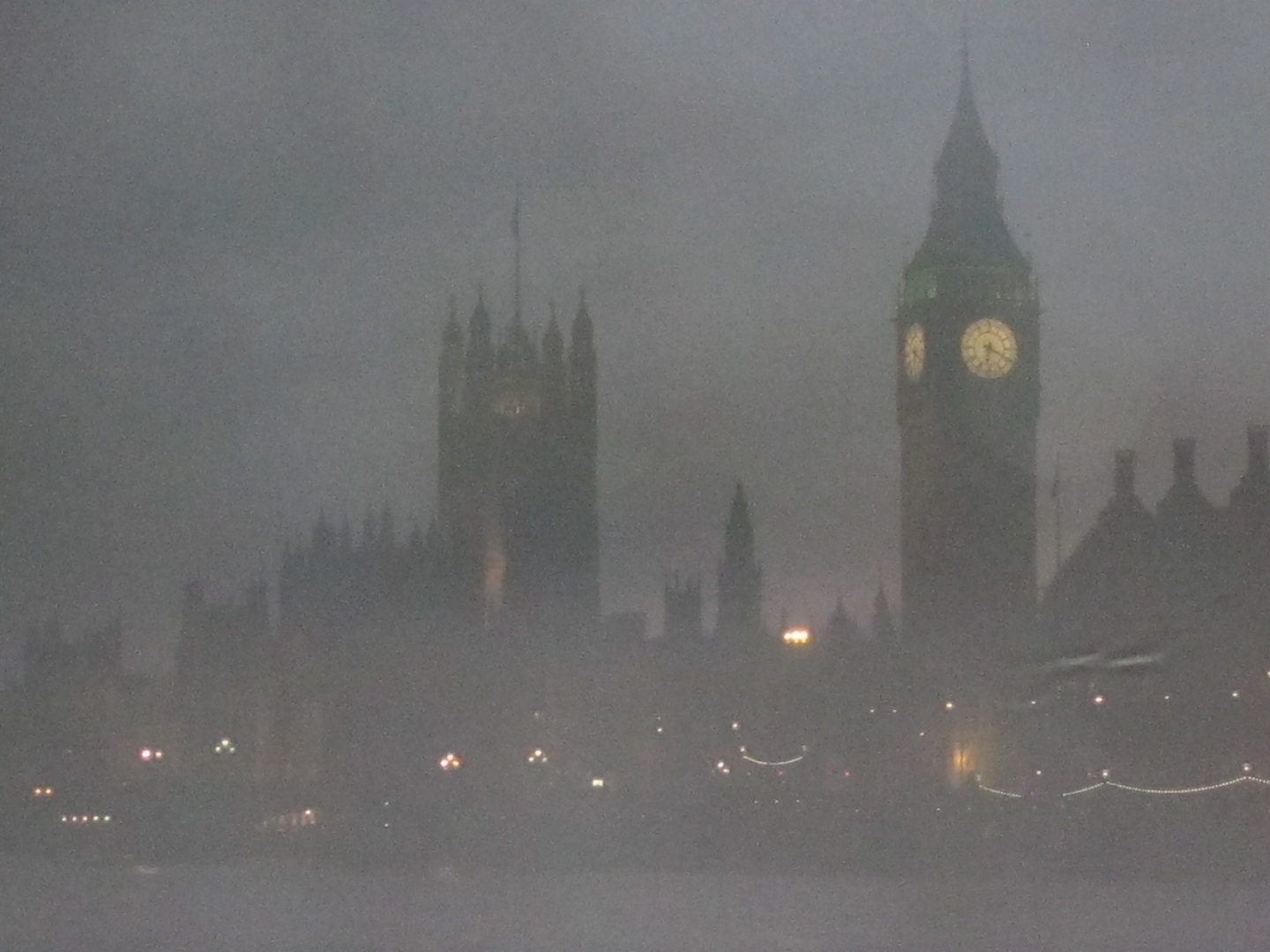 london_jpg_fog_36041457.jpg