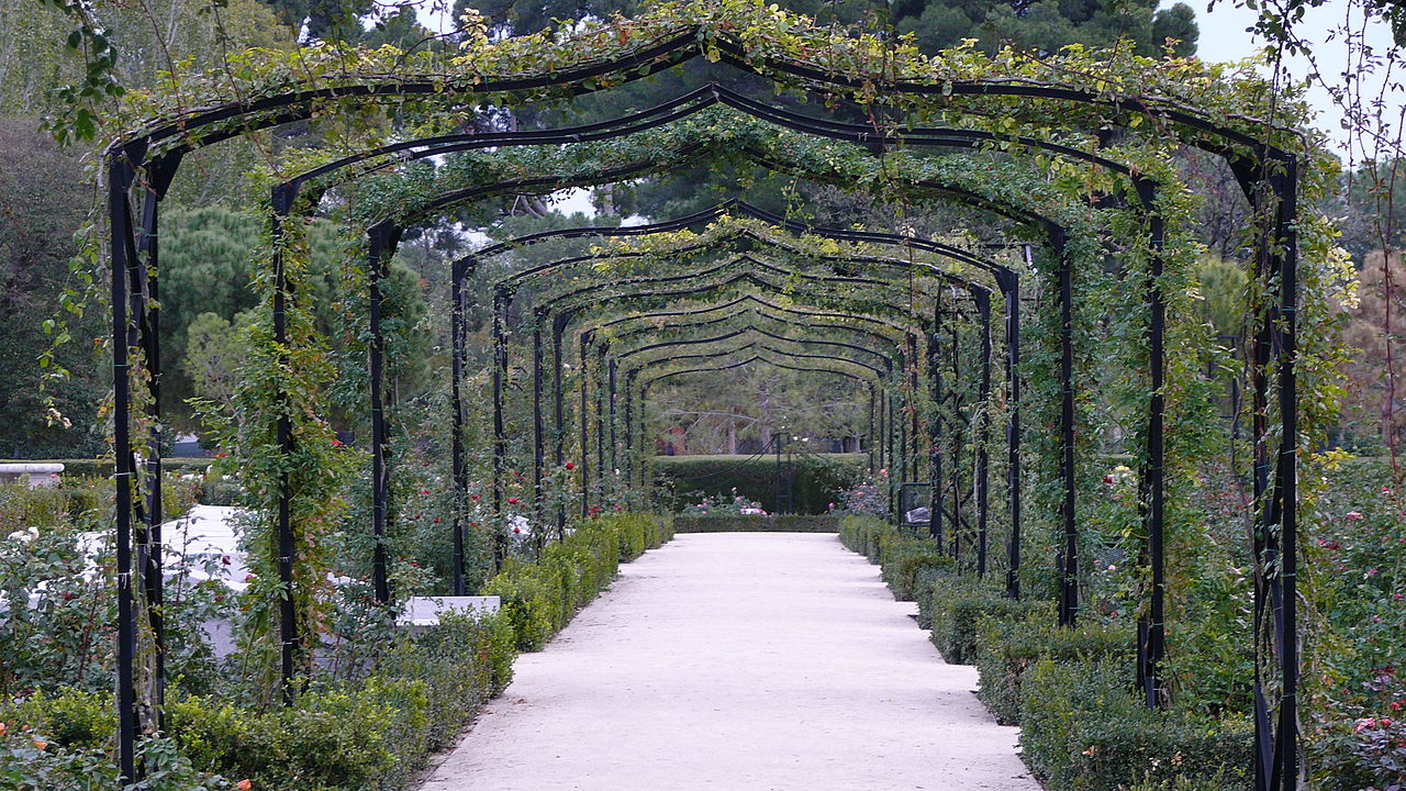 1280px_Rosaleda_del_Retiro__Madrid__01.jpg