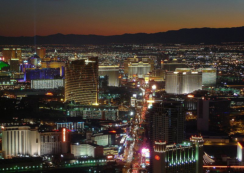 800px_Las_Vegas_Strip2.jpg