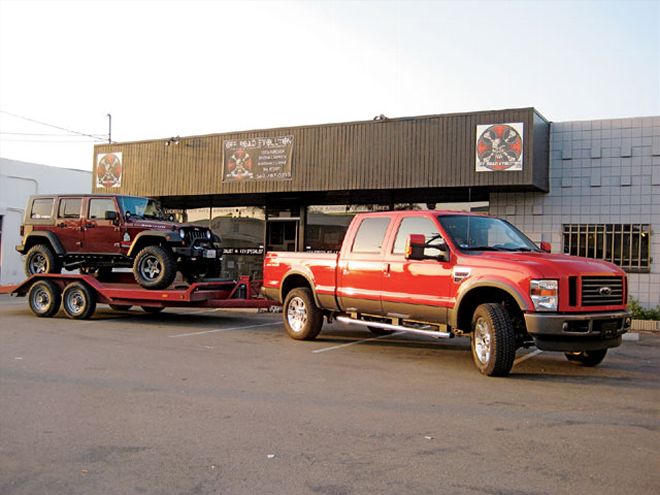129_0807_04_z_2008_ford_super_duty_f350_crew_cab_fx4_jeep_wrangler_tow.jpg
