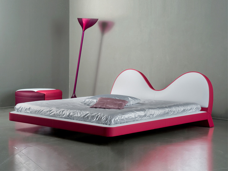New_awesome_pink_bed_and_modular_sofa_from_Valdichienti_1.jpg