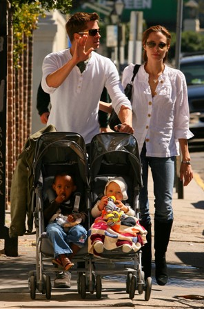 Angelina_Jolie_with_family_in_New_Orleans_4.jpg