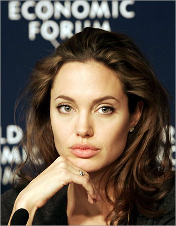 1_21_jolie_angelina_012905.jpg