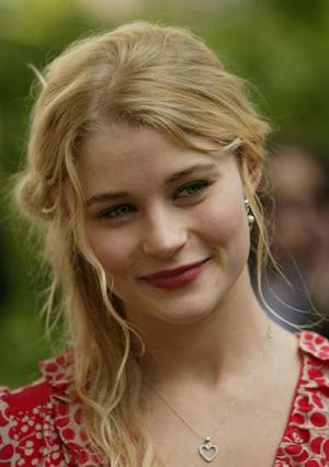 emilie_de_ravin_narrowweb__300x426_0.jpg