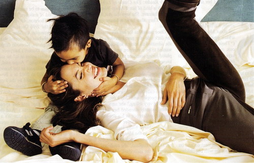 images828992_images787864_AngelinaJolie_Maddox10a.jpg